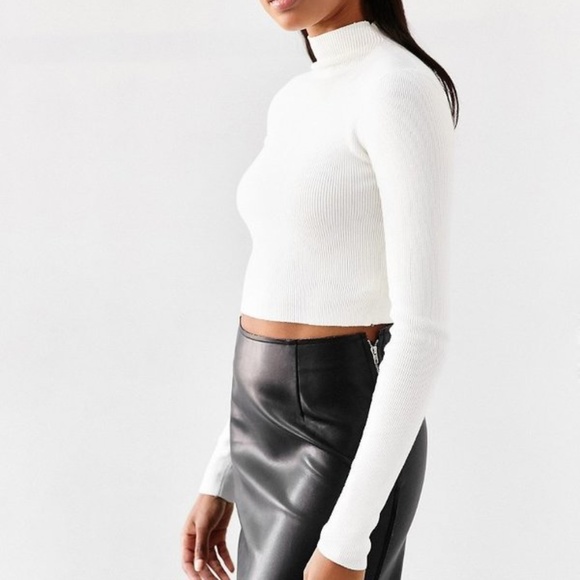 Unif x UO‎ fine gauge cropped sweater - Picture 1 of 9